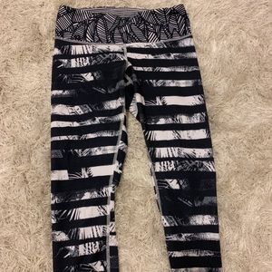 Lulu lemon Capri leggings size 4